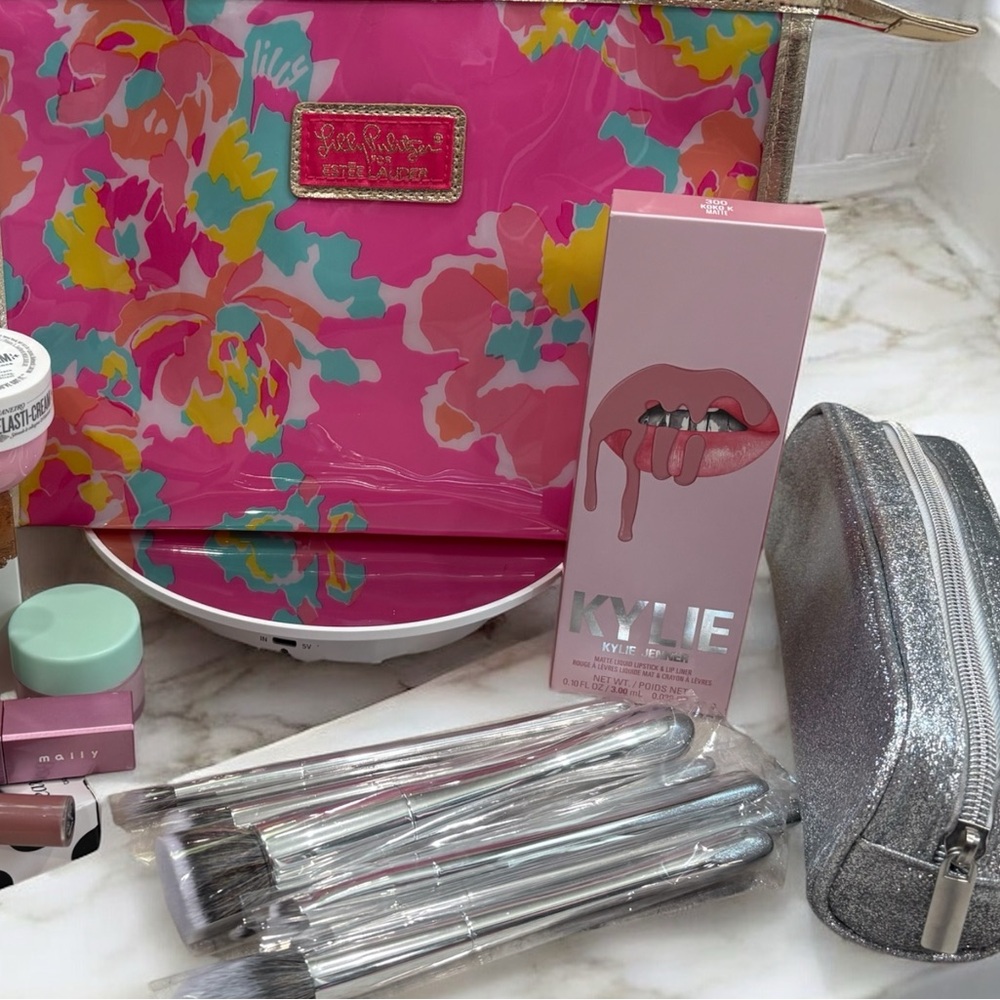 Makeup Bundle - Picture 3 of 3